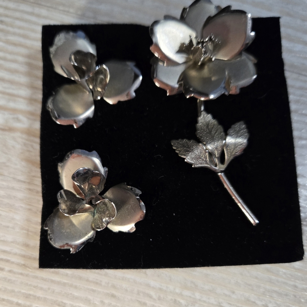 Vintage Silver Tone Flower Brooch & Clip-On Earrings